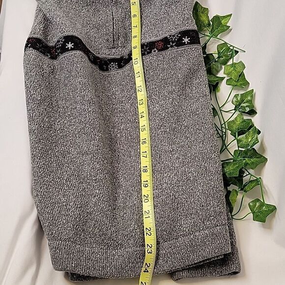 Woolrich. Sweater. Size Large. EUC - Picture 10 of 11